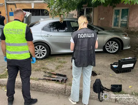 В Одесі затримали чоловіка, який продавав автомати й набої