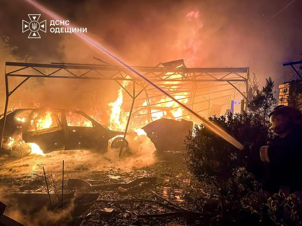 Атака на Одещину: пошкоджені будинки та автівки у двох районах