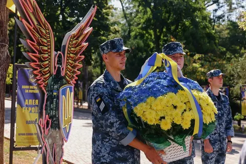 В Одесі відкрили 48 нових імен на Алеї Героїв у парку Шевченка