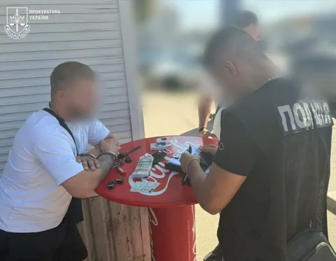 На Одещині затримали чоловіка, який обіцяв "вирішити" інвалідність за $15 тисяч