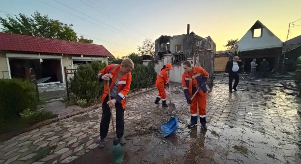 Нічна атака пошкодила 19-поверхівку в Одесі: постраждали шестеро людей, серед них діти