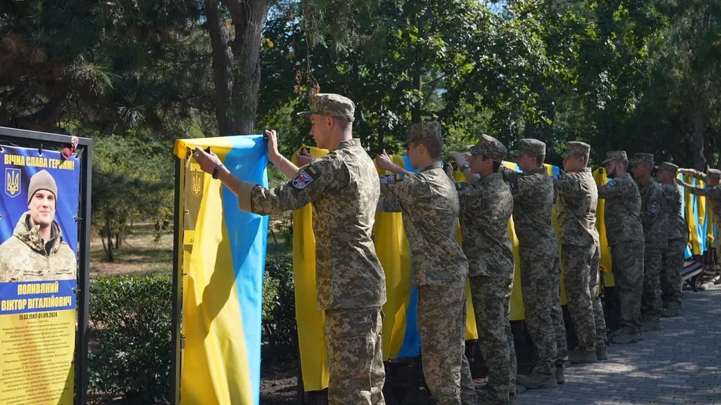 В Одесі на Алеї Героїв відкрили 48 нових портретів полеглих захисників