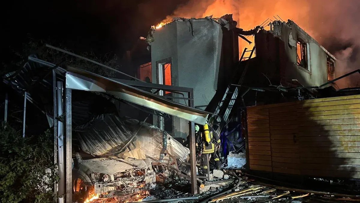 Нічна атака на Одесу: пошкоджена 19-поверхівка, зруйновано приватний будинок, шестеро постраждалих