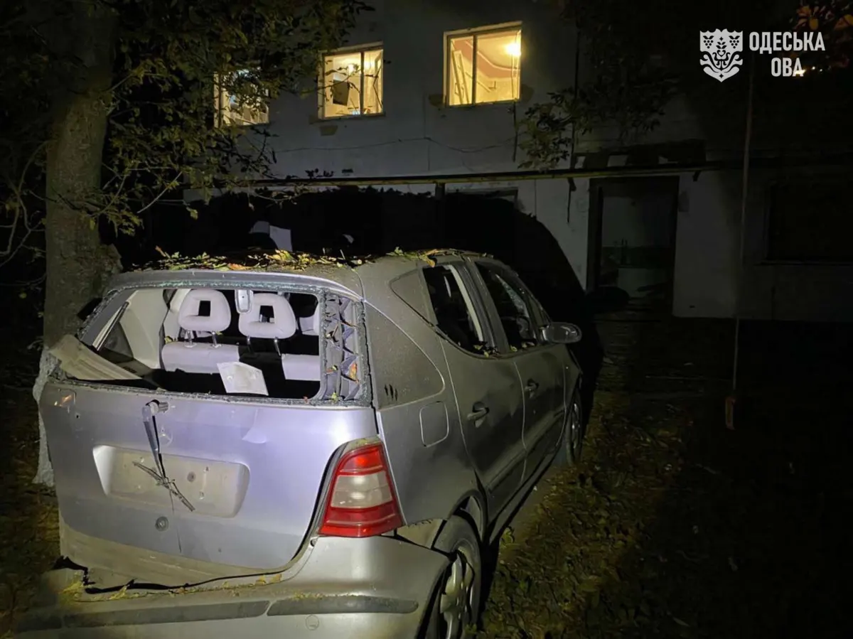 Нічна атака на Одещину: постраждали троє людей, пошкоджено житло, ліцей і теплиці
