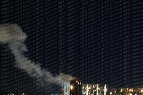 Нічна атака на Одесу: пошкоджено багатоповерхівку, загроза тривала до відбою