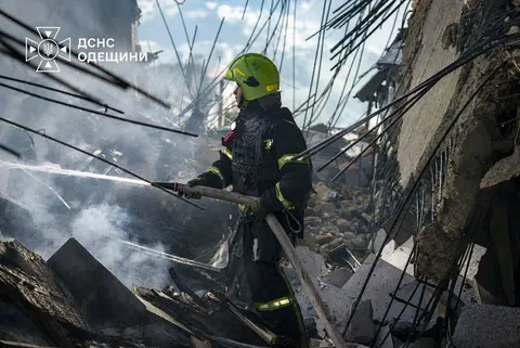 Нічна атака на Одещину: у Чорноморську зруйновано будинок, постраждали п'ятеро людей, серед них четв