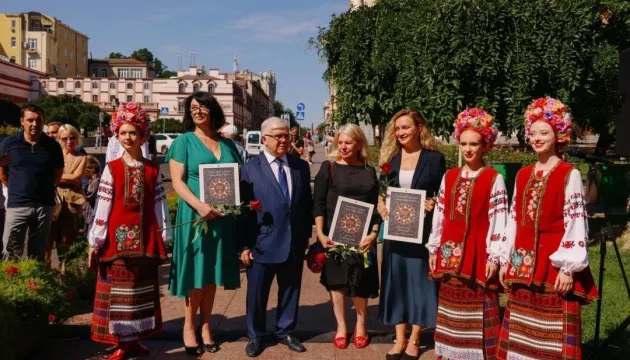 В Одесі на Алеї зірок з'явилися три нові пам'ятні знаки