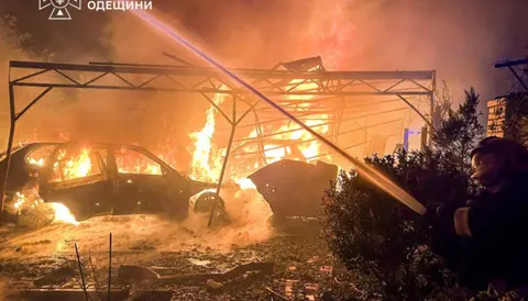 Нічна атака на Одещину: рятувальники загасили пожежі у двох районах