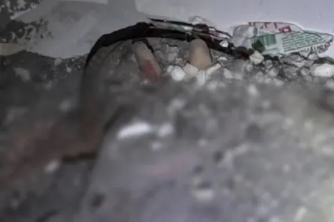 В Одесі з-під завалів будинку дістали тіло чоловіка: рятувальні роботи тривають