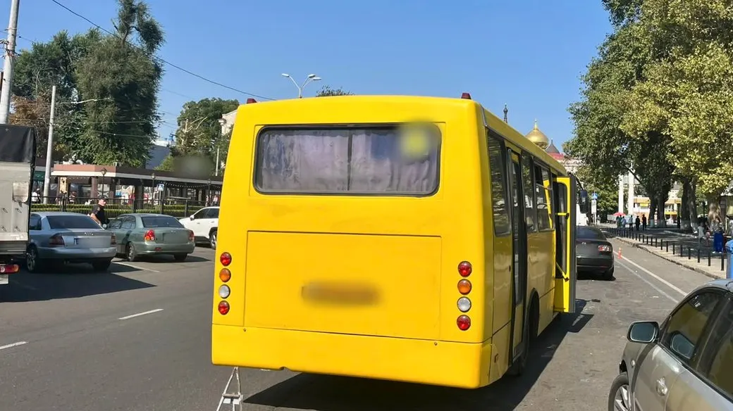 В Одесі маршрутка зіткнулася з легковиком: постраждали дві пасажирки