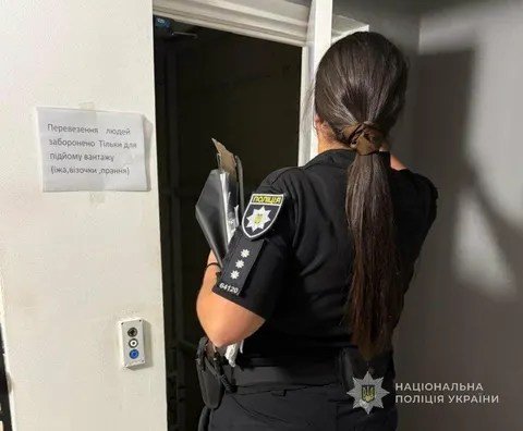 В Одесі 84-річна жінка впала в шахту ліфта: поліція почала розслідування