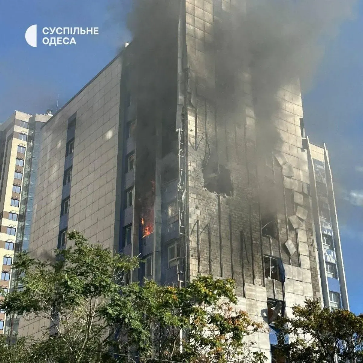 Ворожий удар по центру Одеси: пошкоджено адмінбудівлю, постраждали люди