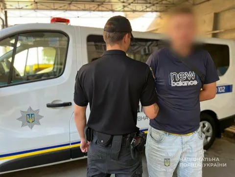 Загрожував зброєю через прикрасу за 150 гривень: в Одесі судитимуть нападника