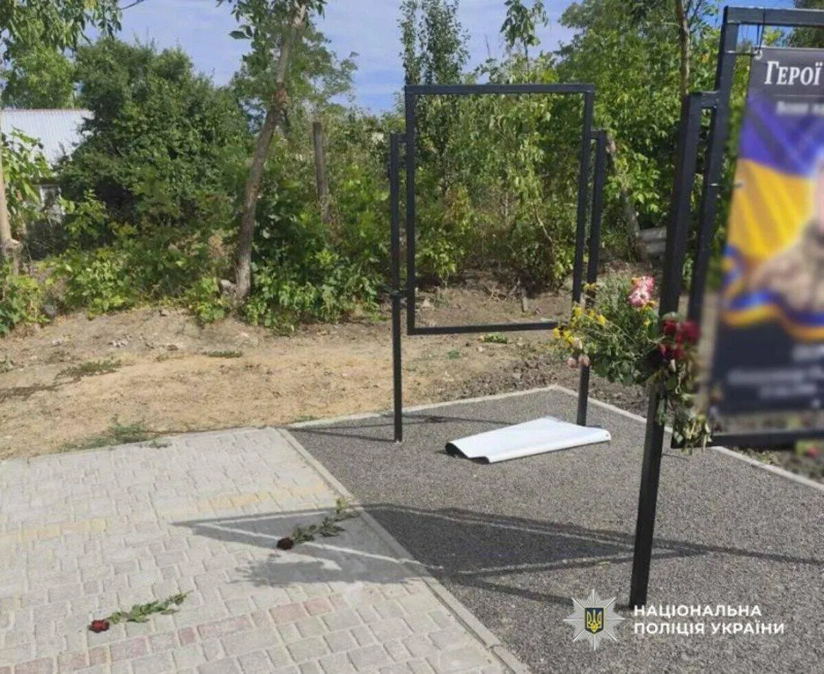 На Одещині за ніч пошкодили Алею Слави та могили військових