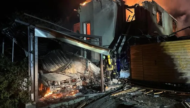 Нічна атака на Одесу: пошкоджена багатоповерхівка, зруйновано приватний будинок, шестеро поранених