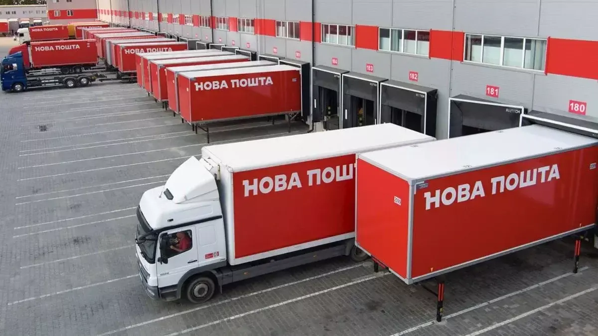 Вночі росіяни атакували термінал «Нової пошти» на Одещині: пожежу ліквідовано