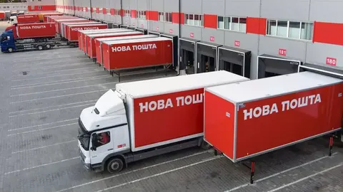 Вночі росіяни атакували термінал «Нової пошти» на Одещині: пожежу ліквідовано