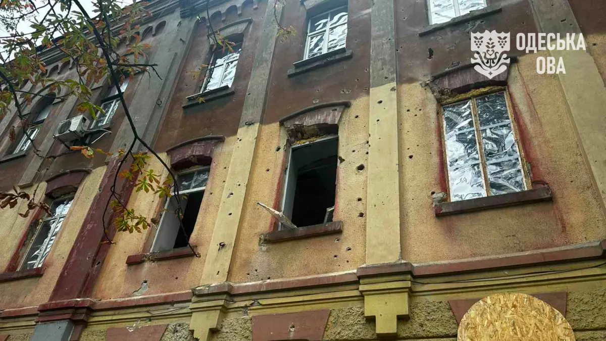 В Одесі через ворожу атаку постраждали троє чоловіків