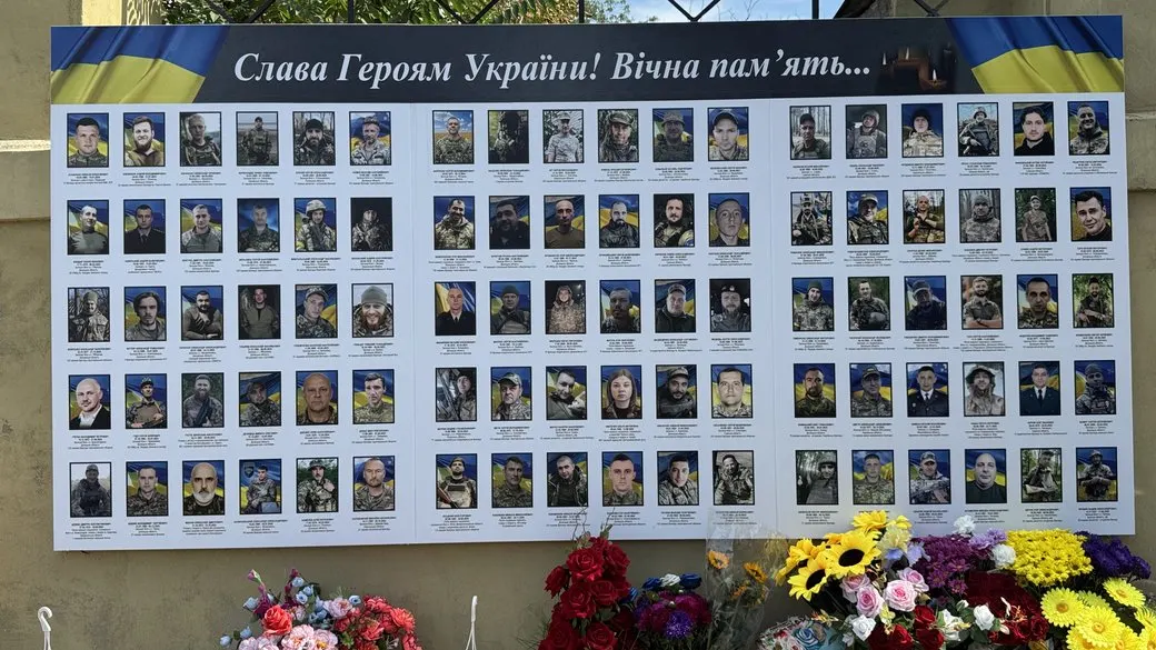 В Одесі відкрили десятий стенд «Стіни пам'яті»: 90 нових імен