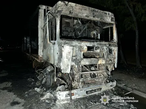 В Одесі жінка підпалила дві фури за 20 тисяч, але грошей не отримала