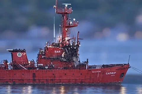 На Одещині російські дрони пошкодили рятувальний буксир «Сапфір»