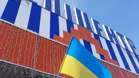 Удар по Одесі: постраждали два «Епіцентри», є поранені працівники
