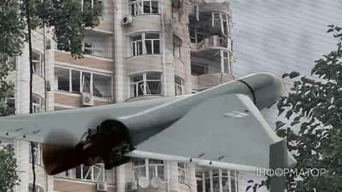 Одеса під комбінованим ударом: ракети й дрони пошкодили житлові будинки